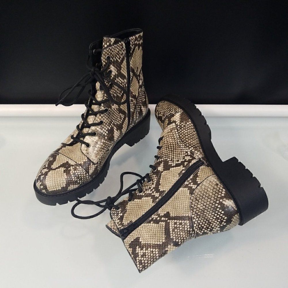 Chelsea & Violet CV War Womens Combat Boots Snake Print Sz 9 Lug Sole Shoes